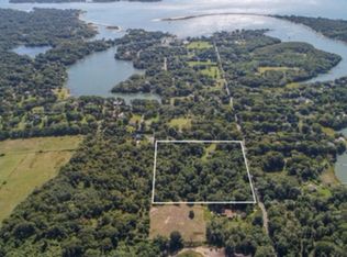 12 N Menantic Rd, Shelter Island, NY 11964
