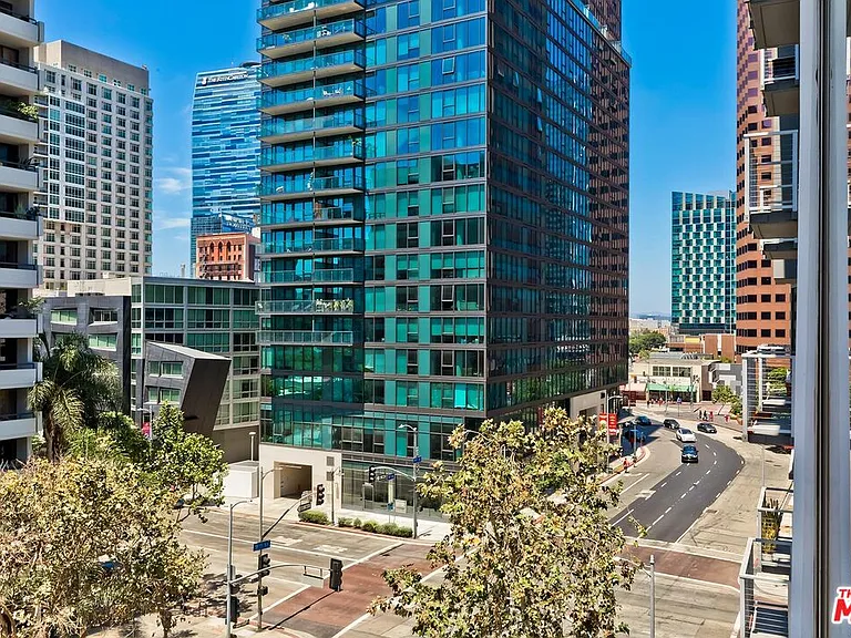645 W 9th St #500 — Photo 27