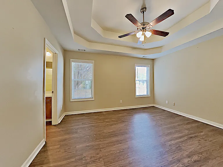 3916 Wakefield Dr — Photo 9