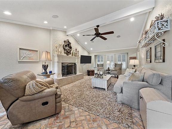 5th image of 345 Friendly Oaks Dr
