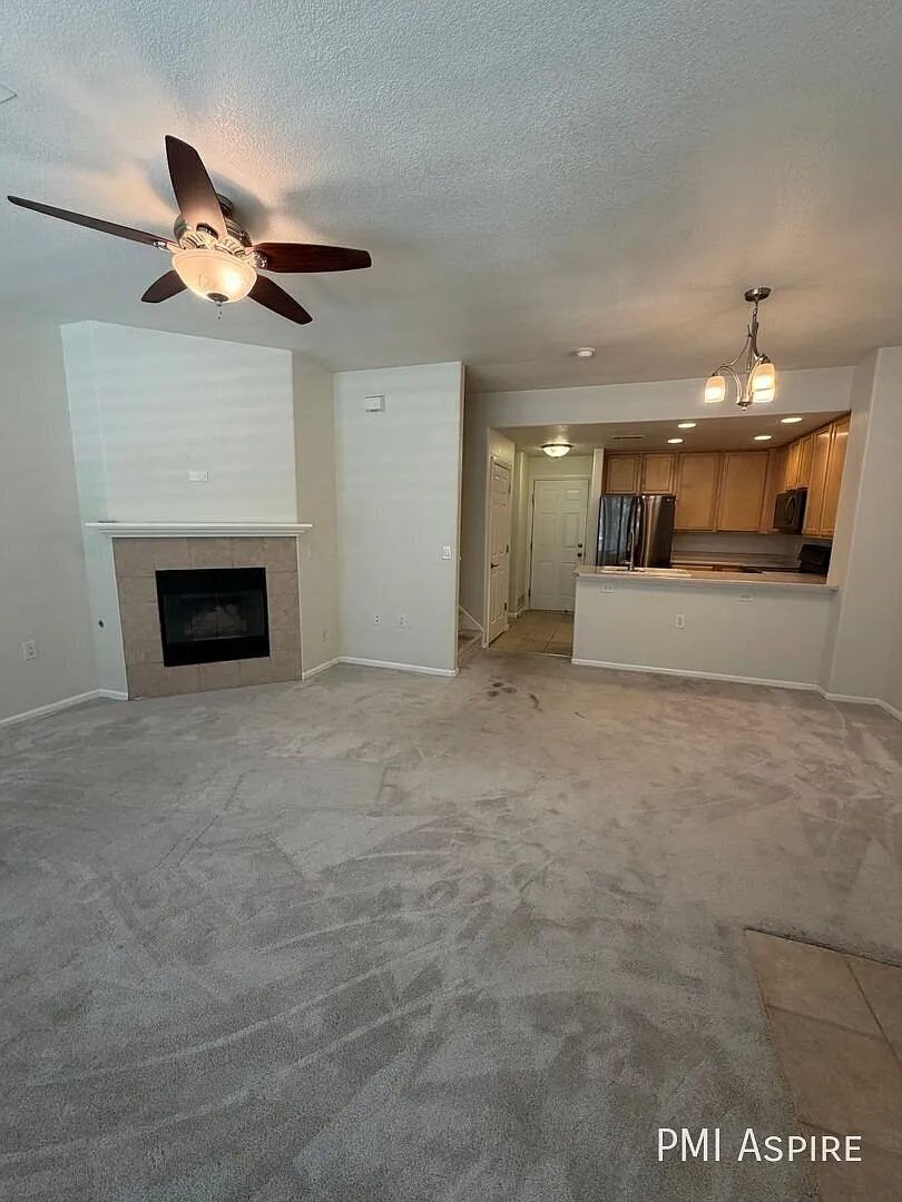 3 bed, 2.0 bath, 1455 sqft, $2,300 — Photo 2
