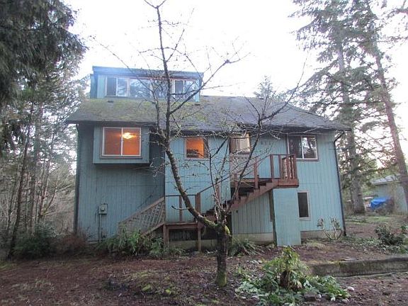 2nd image of 611 NE Mission Wood Dr