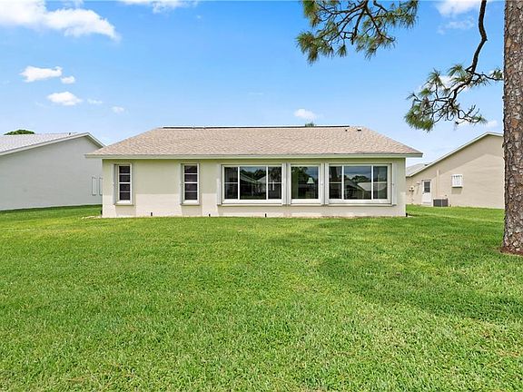 5th image of 3455 Clubview Dr