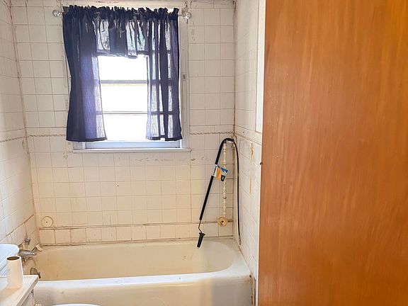 4th image of 1310 County Road 212