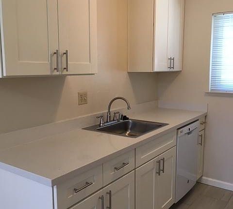 2nd image of 1228 W McKinley Ave