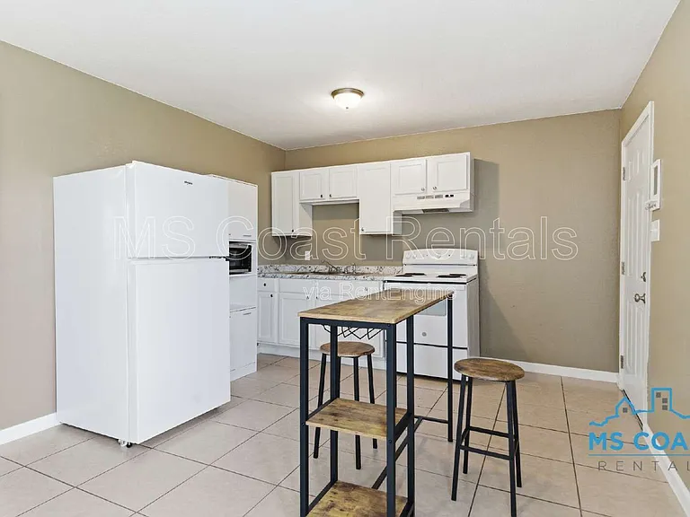 6430 Jasmine St #A4 — Photo 3