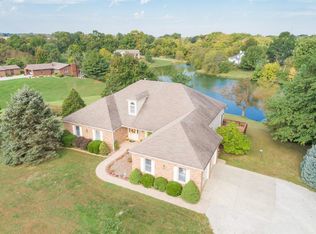 2505 Country Hills Ln, Highland, IL 62249