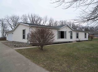 1484 E Dove Ln, Milford, IN 46542