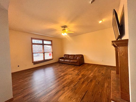 Large living roomm with see through fireplace