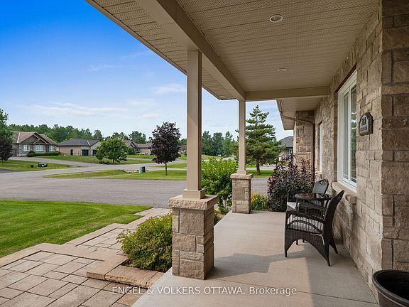 4th image of 5579 Lombardy Dr