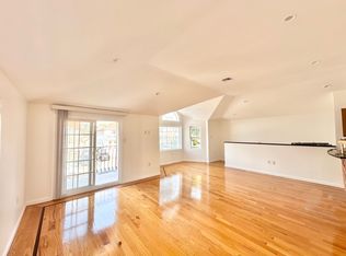 5718 255th St #2F, Little Neck, NY 11362