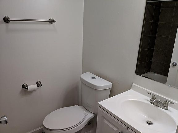 3rd image of 523 Sheets St