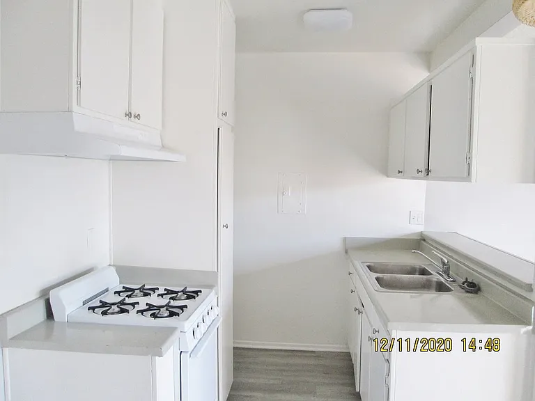 Lido Apartments - 3610 Midvale Ave — Photo 16