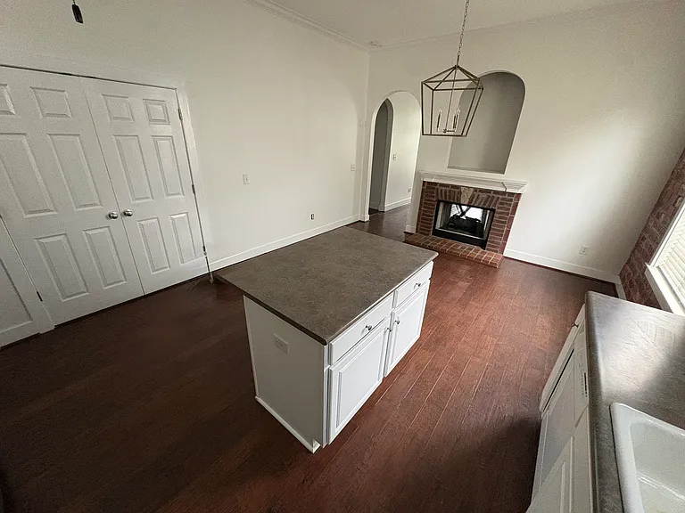 4665 Clubview Dr — Photo 10