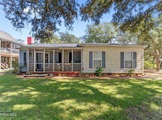 116 SE 2nd Street, Oak Island, NC 28465