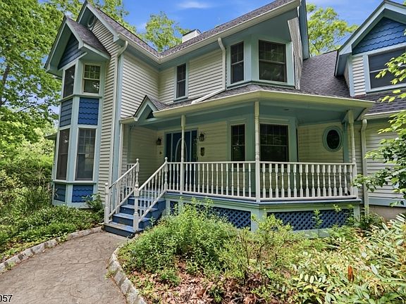 2nd image of 4 Meadow Oak Dr