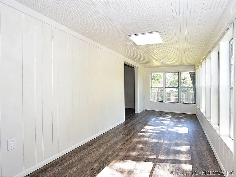 535 E Oak St — Photo 30