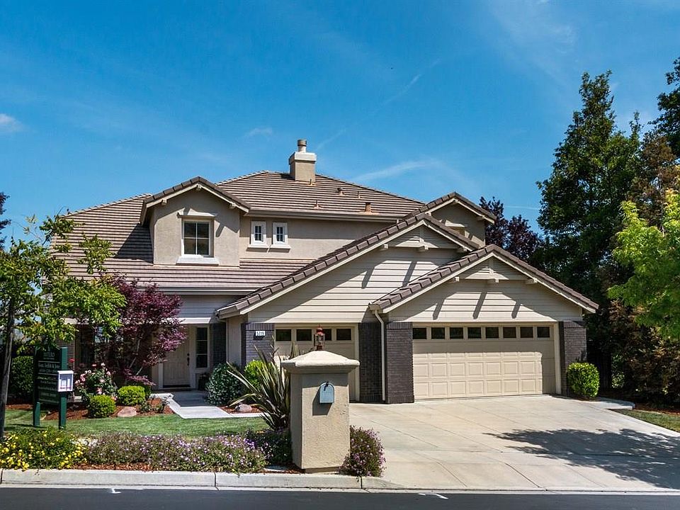 1st image of 5719 Capilano Dr