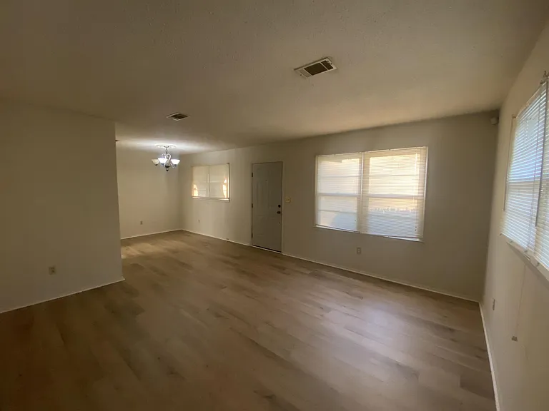 438 Alabama Ave — Photo 7
