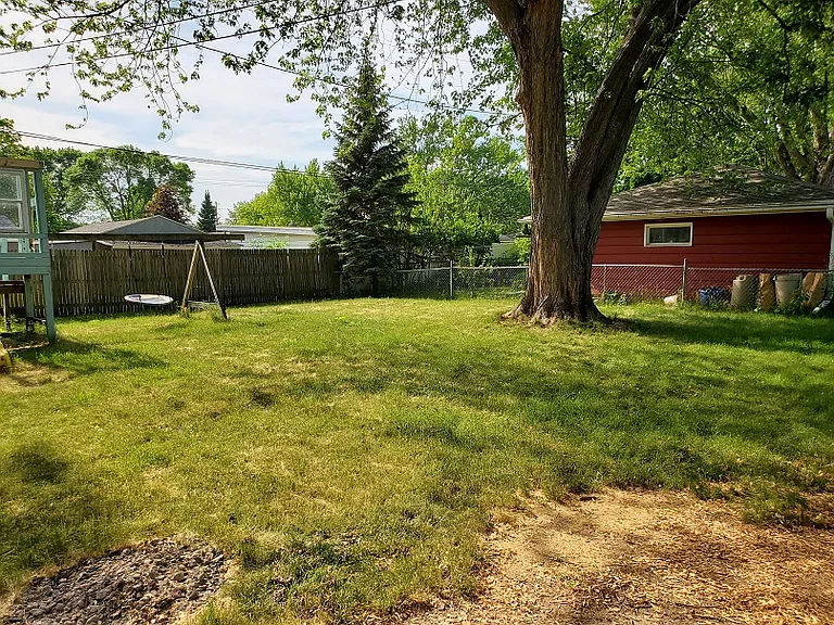 1163 Higgins Ave — Photo 8