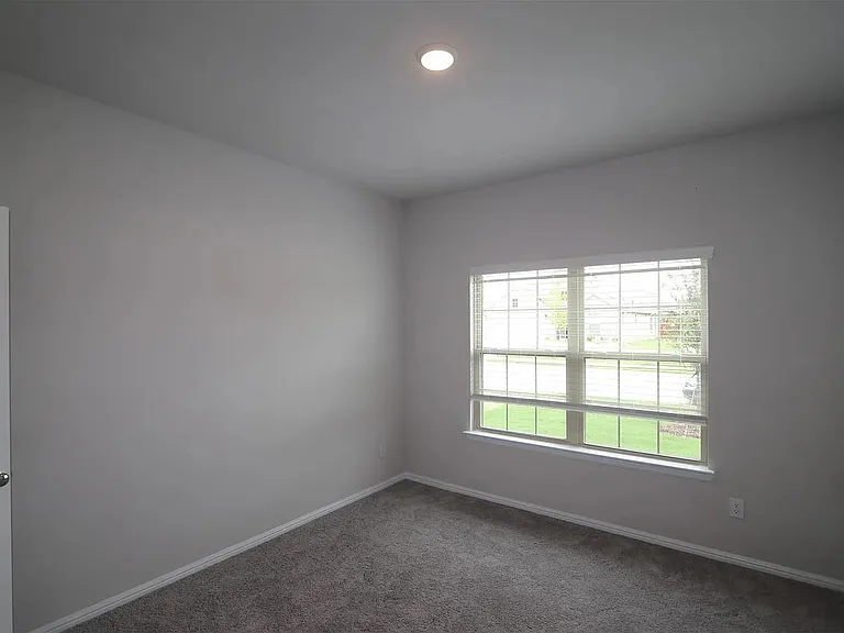 13068 Yellowstone Way — Photo 6