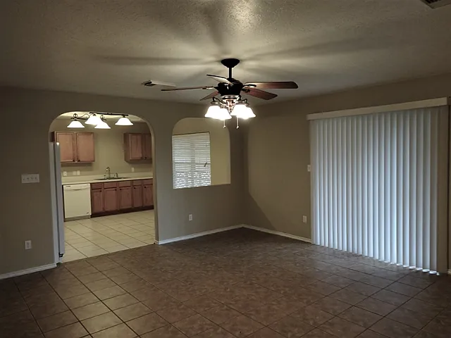 521 Emerald Fields Ln — Photo 4
