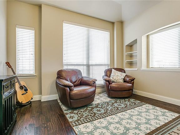 5th image of 1008 Sheldon Dr