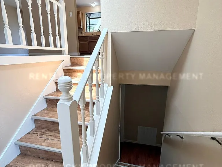 2516 S 284th St — Photo 3