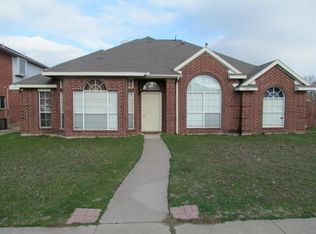 207 N Waterford Oaks Dr, Cedar Hill, TX 75104