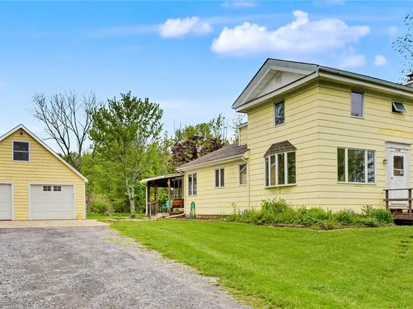 5158 Hunters Creek Rd, East Aurora, NY 14052