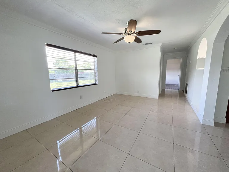 310 Dickson Dr — Photo 12