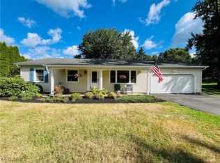 224 Square Dr, Madison, OH 44057