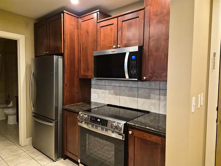 1010 Rosine St #23 — Photo 9