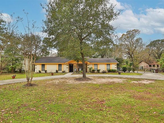 For your entrepreneur sprit, this property is unrestricted and offers extra land space to add your new/current business.