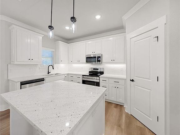 5th image of 22 Magrath Ln