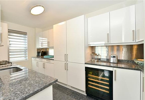 5th image of 50 Sutton Pl S APT 12J