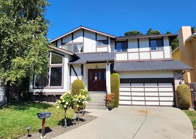 1st image of 40 Crown Ct