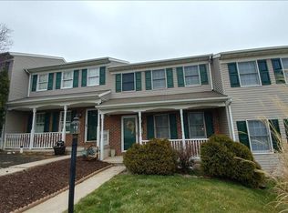 2405 Woodmont Dr, York, PA 17404