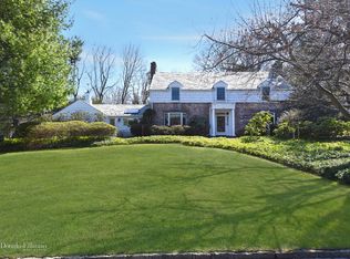 9 Broadlawn Ave, Great Neck, NY 11024
