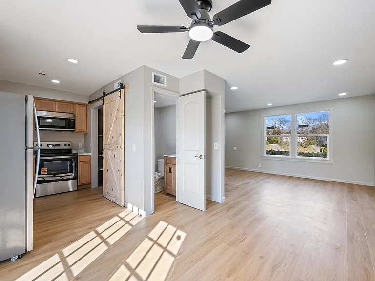 609 McPherson Ct S — Photo 1