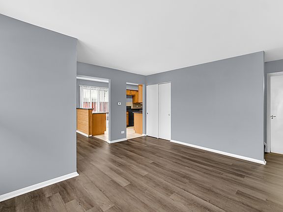4th image of 1793 Queensbury Cir #1