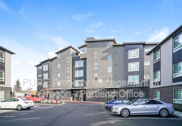 Halsey Crossing Apartments — Photo 36