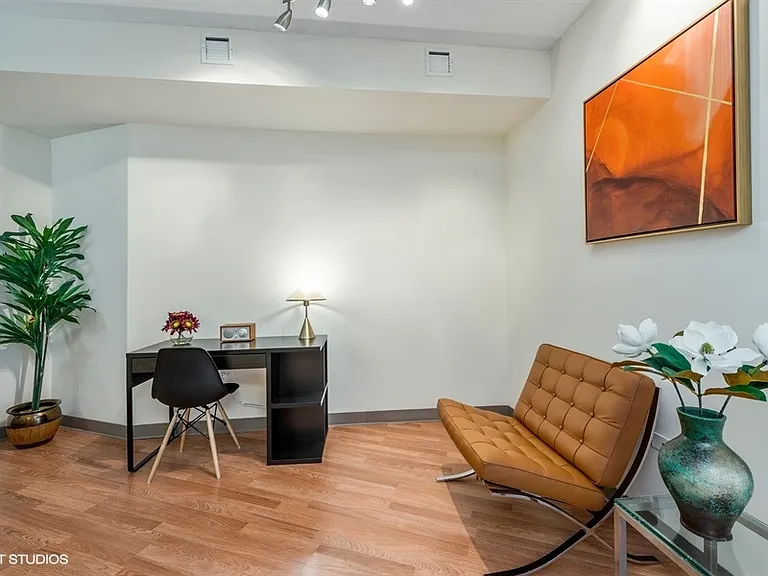 1720 Maple Ave #409 — Photo 3