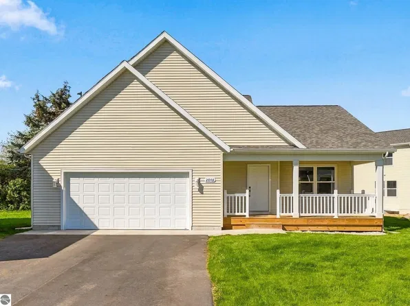 2803 Garnet Ct, Traverse City, MI 49684