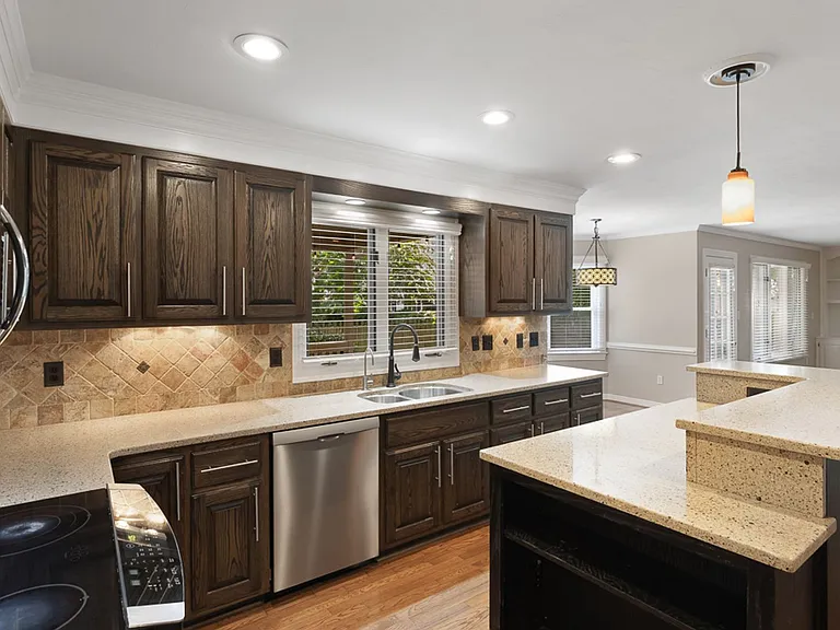 501 Asbury Ct — Photo 10