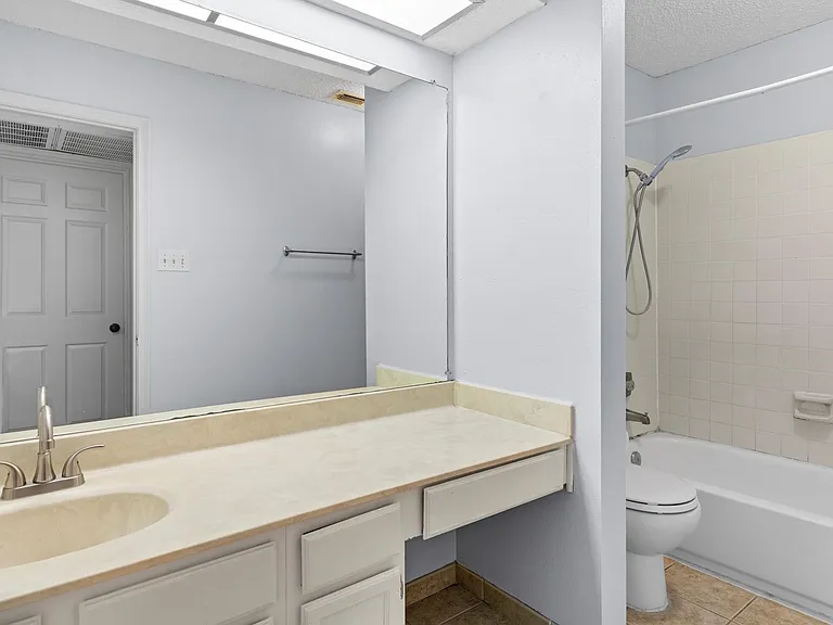 4212 Medical Dr #306 — Photo 9