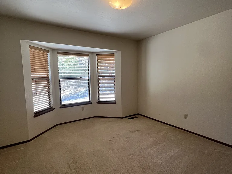 17909 Huckleberry Dr — Photo 8