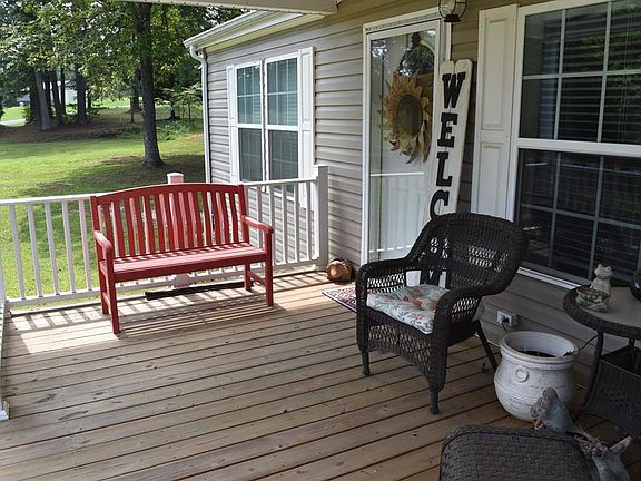 5th image of 15 Janice Ln