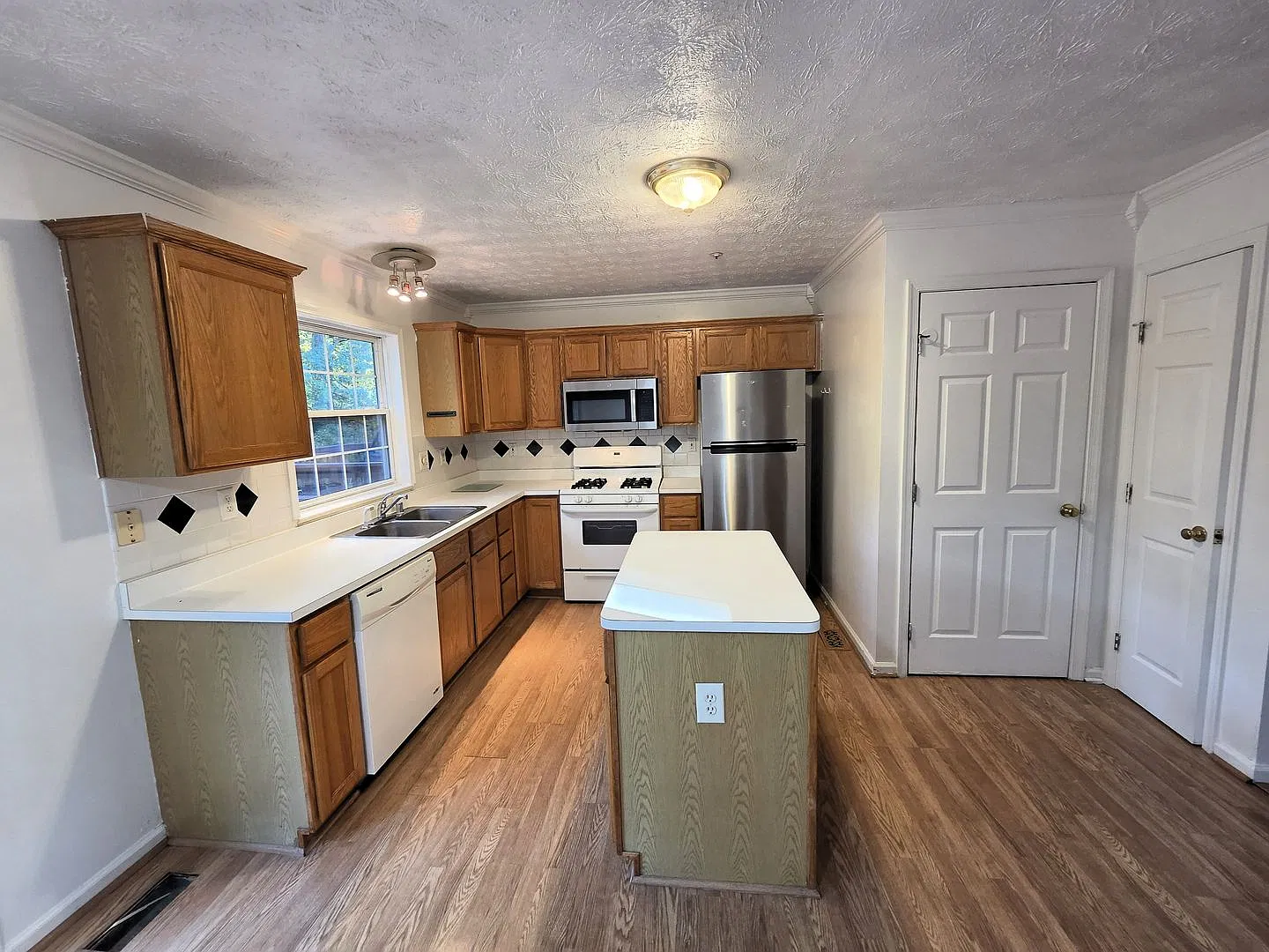 Charming 2 BR, 2.5 BA Townhome in Howard County (More Photos to Come!) — Photo 4