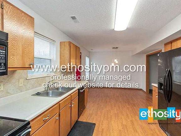 4th image of 7421 Grandview Dr